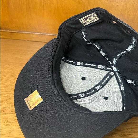 Chicago Bulls Snapback Hat – Black & White – New Era w/ Stickers – Good Cond - Picture 3 of 4